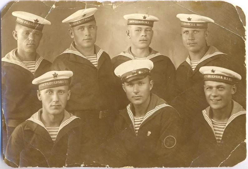 💥ВОЕННО-ПАТРИОТИЧЕСКАЯ РАБОТА

⚓ Офицер-воспитатель нашей школы, капитан 3 ранга Эдуард Викторович 