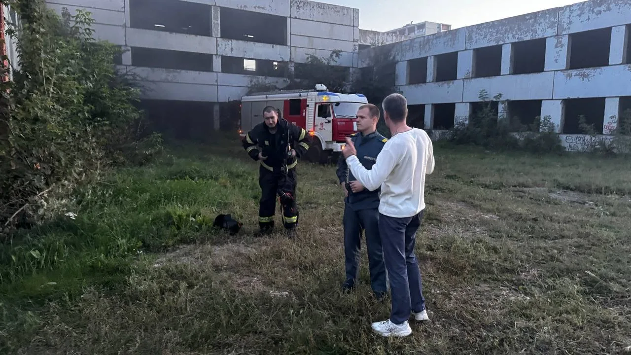 🔥 Пожар на «заброшке» в 16 квартале