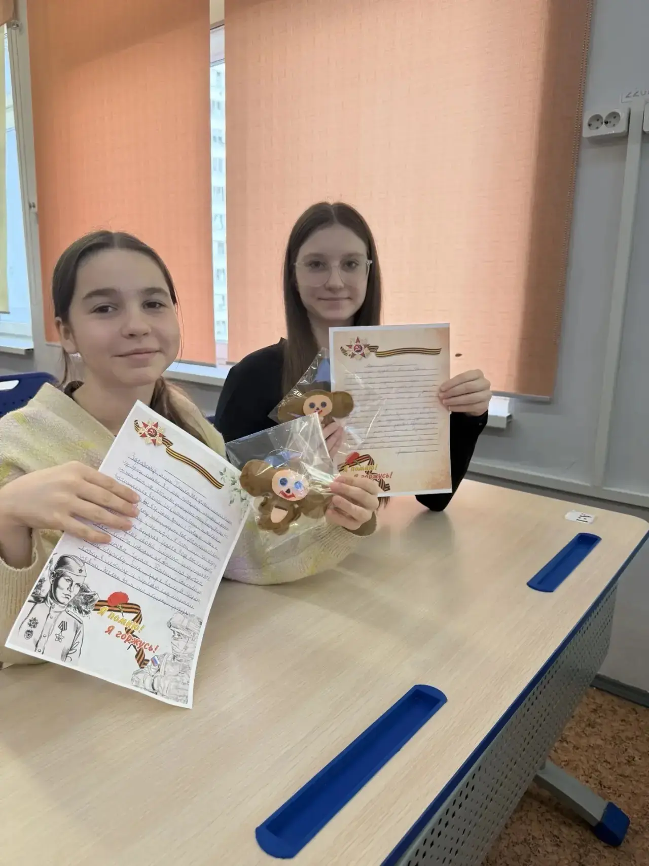 🇷🇺 Тыловая забота с душой: шестиклассники школы 2053 сшили Чебурашек для бойцов  Доброе дело сделал 