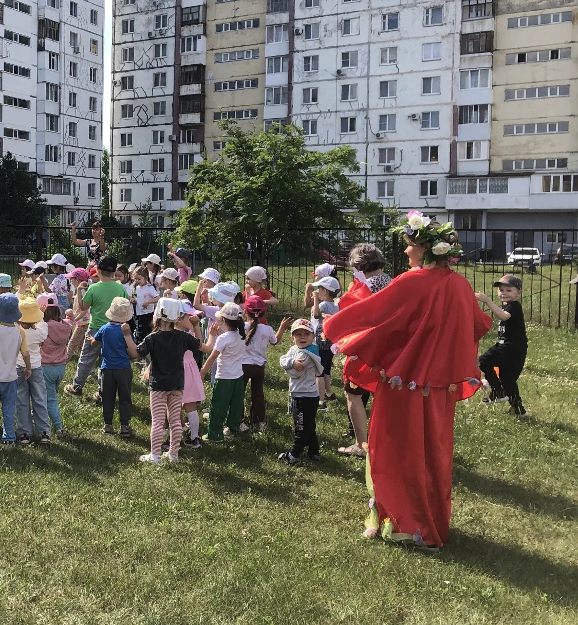 Лето – страна вечного детства, в которой даже взрослые иногда чувствуют себя немножко д...