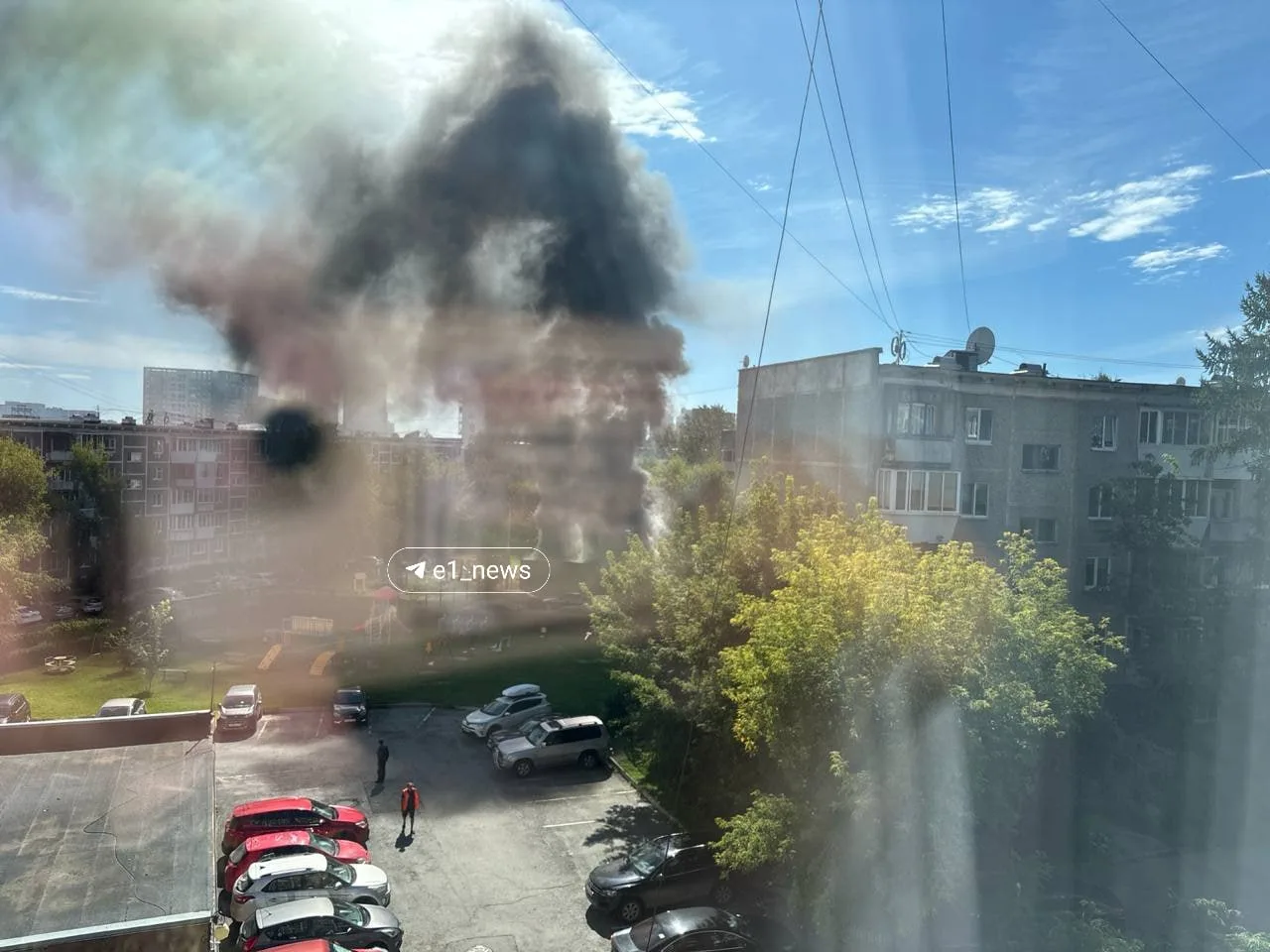 Загорелись контейнеры во дворе дома, напротив Щербакова 3/1, говорят принадлежат автосе...