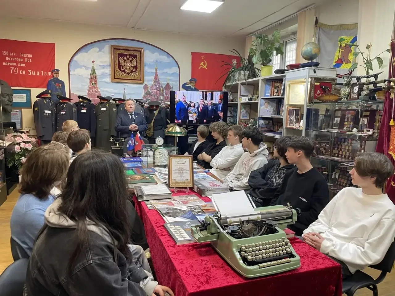 🎓 Шаг к будущей профессии  📚 Во время встречи ребята познакомились с колледжем, узнали о правилах пр