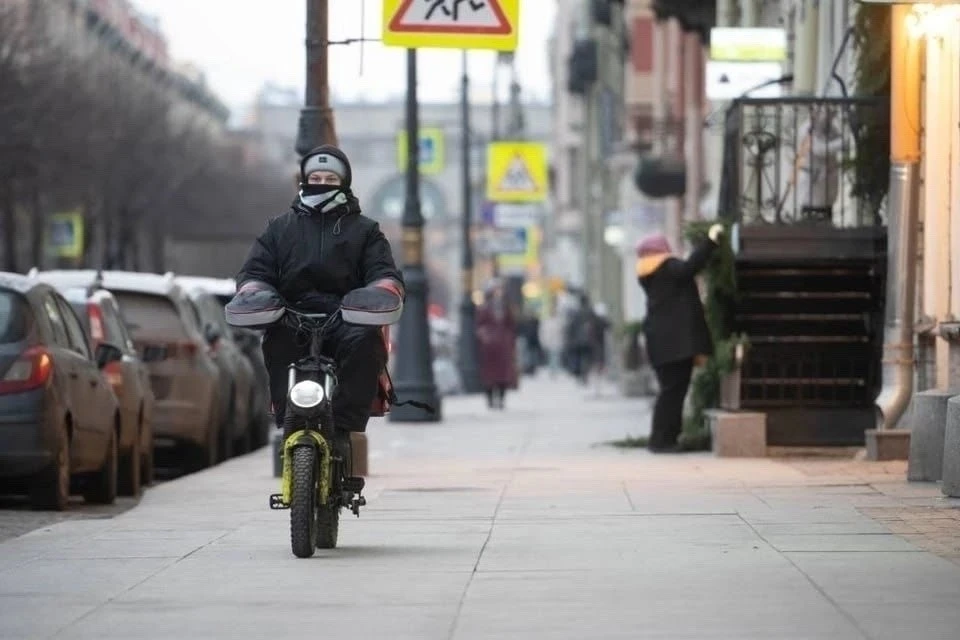 🚴‍♂️ Велокурьерам могут запретить ездить по тротуарам — Минтранс готовит поправки в ПД...