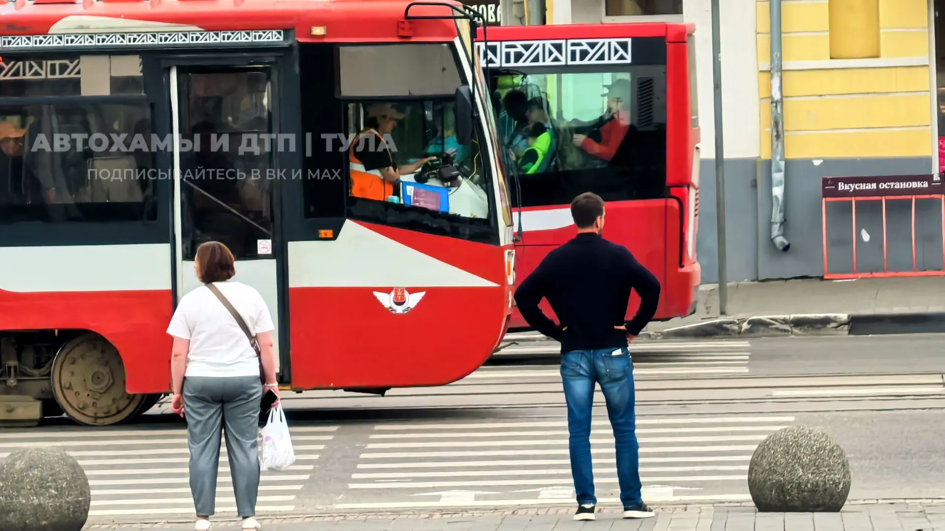 🚋Если долго стоять на ул. Советской, то можно увидеть, как мимо проезжает почти пустой трамвай…. Сун