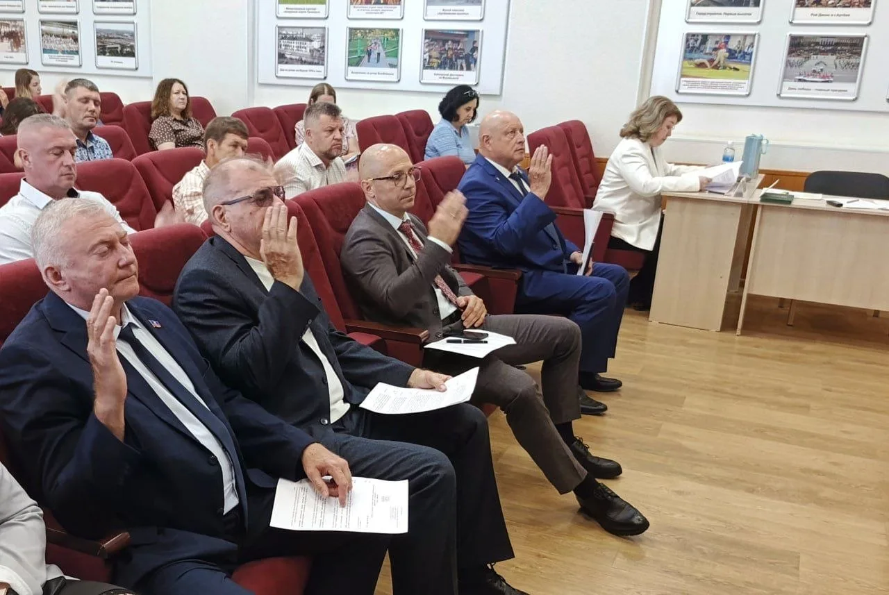 🏛 Дума Артёма утвердила кандидатов на звание «Почётный гражданин Артёмовского городского округа».

