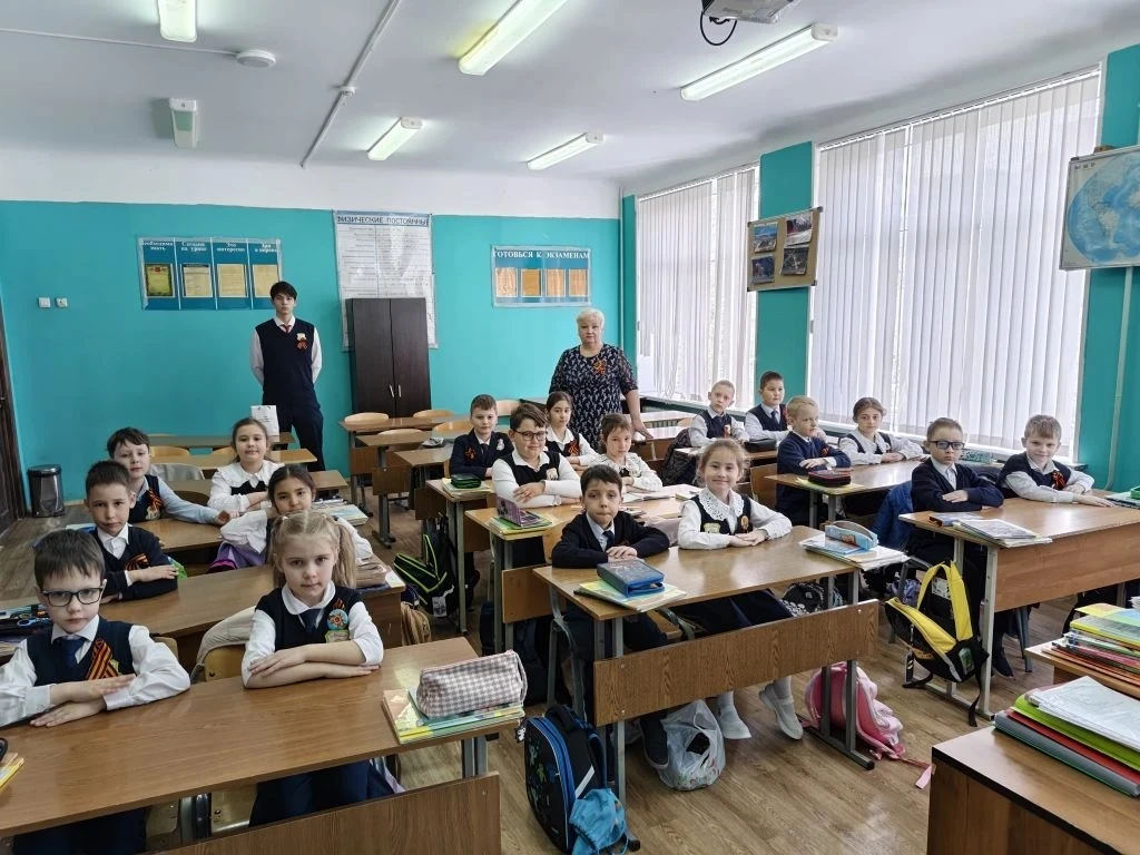 🎗Физико-математический лицей № 93 принимает участие во Всероссийской акции «Георгиевская ленточка». 