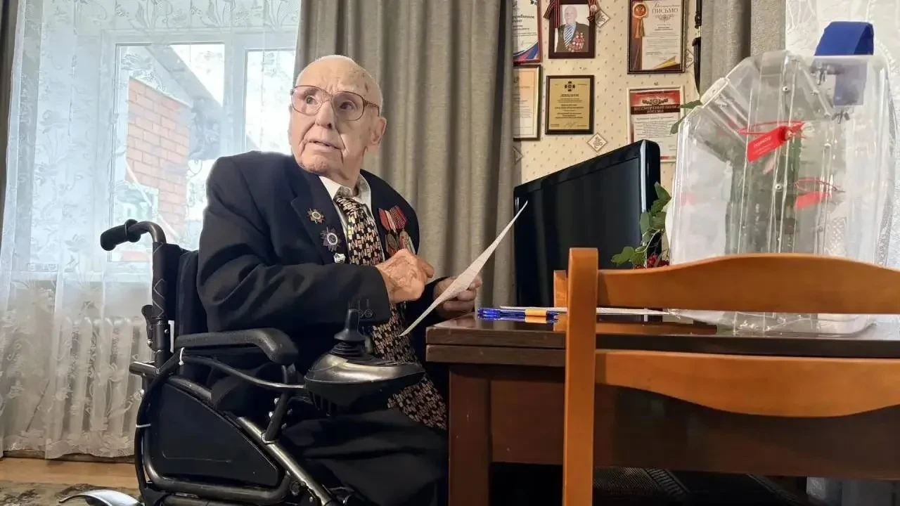 Последний ветеран Великой Отечественной войны в Тюменском районе 99-летний Аркадий Мина...