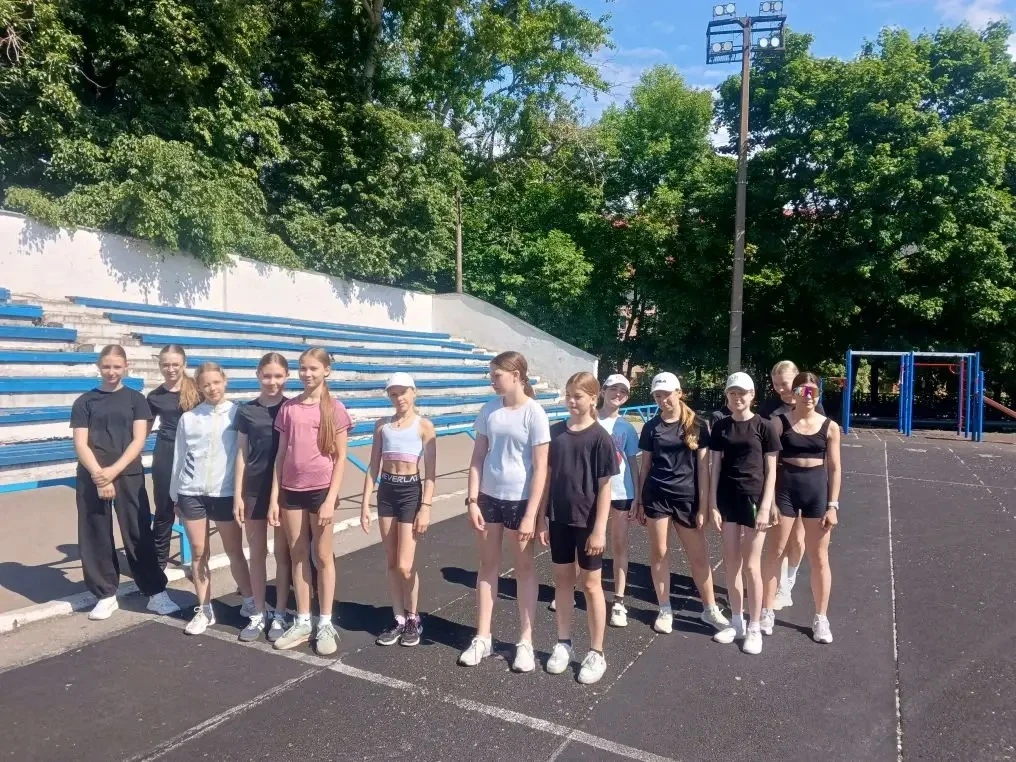 Пришкольная спортивная площадка 

Летний период для детей - время отдыха и время получения новых зна