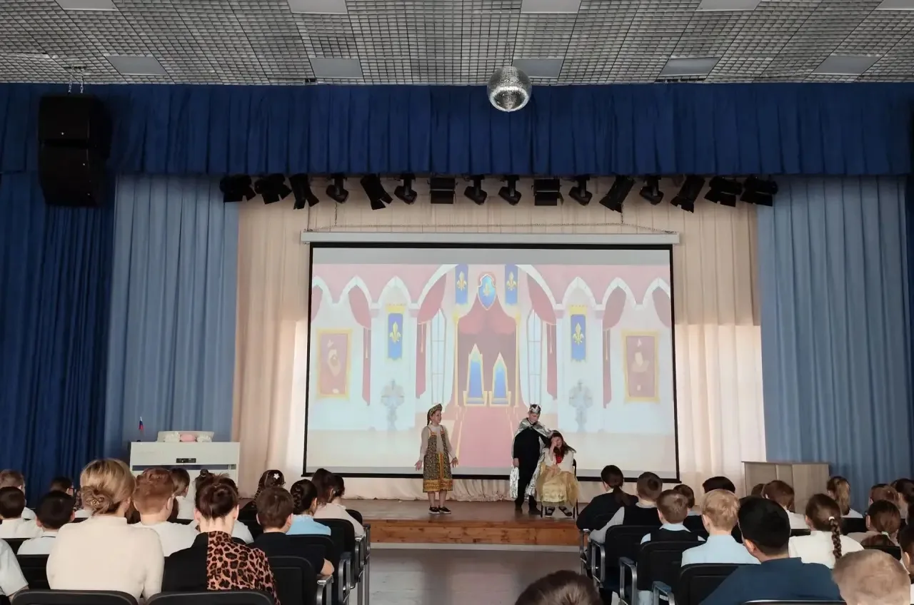 🎭 Сегодня мы отметили Всемирный день театра! 🎭  Учащиеся третьих классов  поучаствовали в театрально