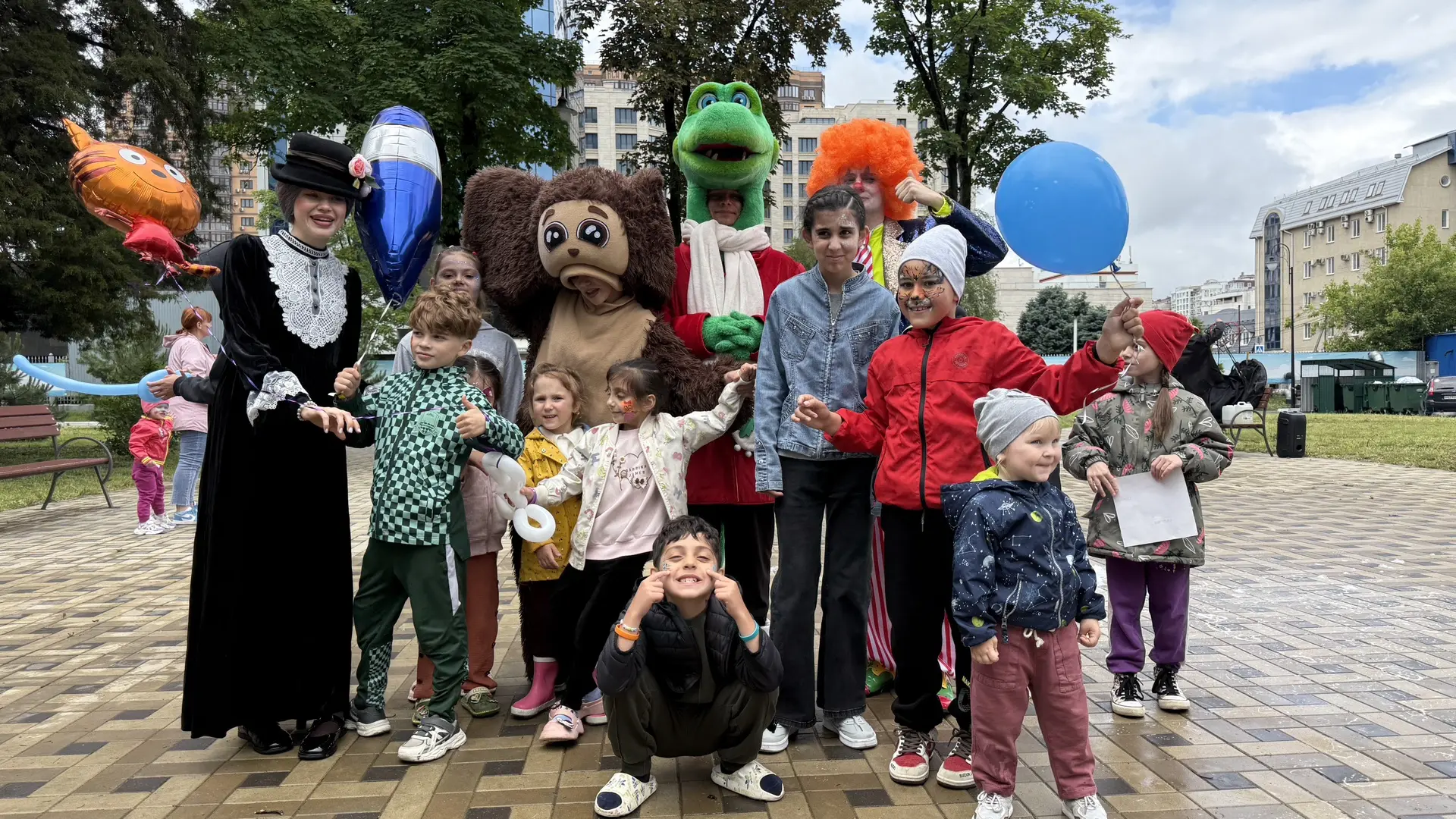 Детство начинается здесь и сейчас!☀️

Международный день защиты детей отметили в нашей больнице и да