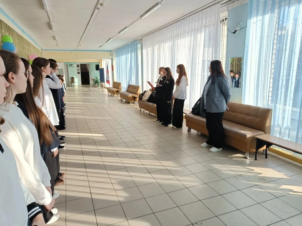 В лицее прошла общешкольная линейка, посвященная важному событию – Дню воссоединения Крыма с Российс