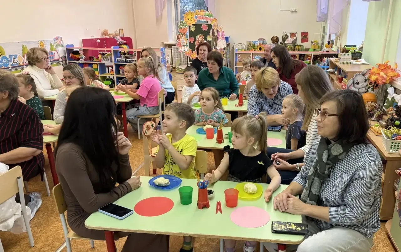 🍁Тепло сердец в ладошках: как в группе «Лучики» прошёл праздничный вечер «День пожилог...