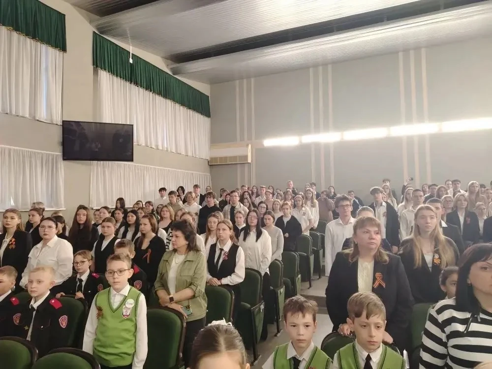 🇷🇺27 апреля начали рабочую неделю с проведения Торжественной линейки, посвященной церемонии вноса Го
