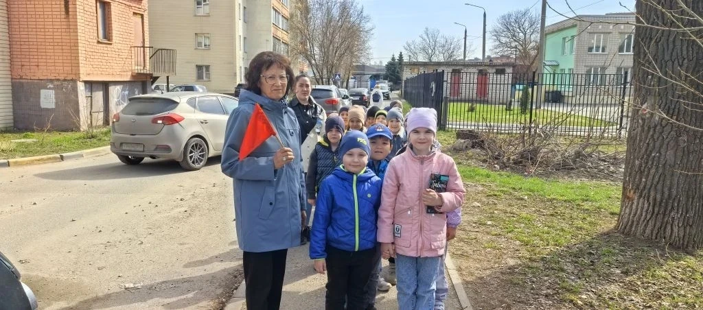 Ребята из подготовительной группы недавно посетили городскую библиотеку, расположенную ...