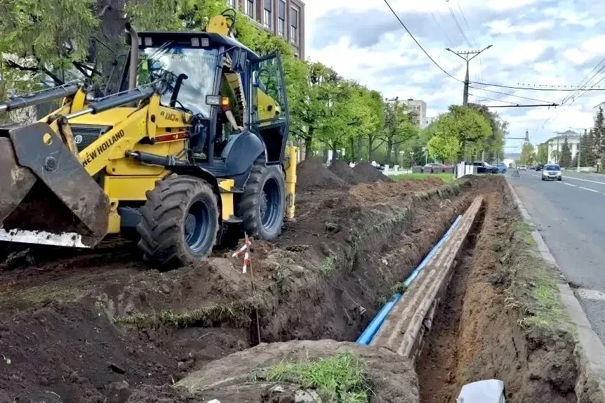 В Чебоксарах на улице К. Маркса модернизируют остановку «Дом торговли»  В городе продолжаются работы