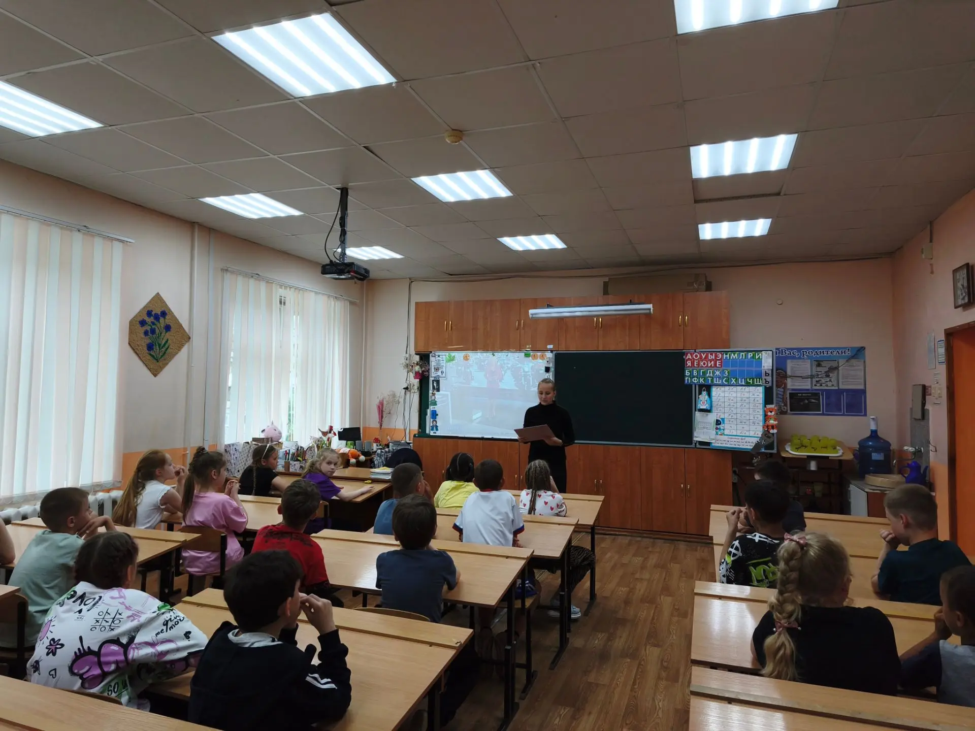 😊Ребята нашего пришкольного лагеря "Забава" 15 июня познакомились с такими праздниками...