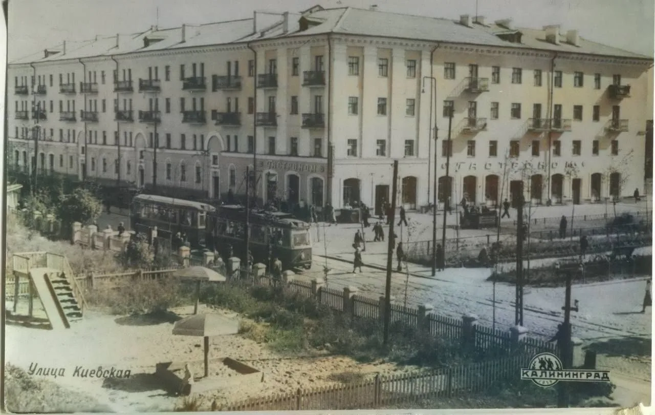 📸🏪 Калининград, 1958 год — открытие магазина на улице Киевской  Помните, что там продавали? Какие то
