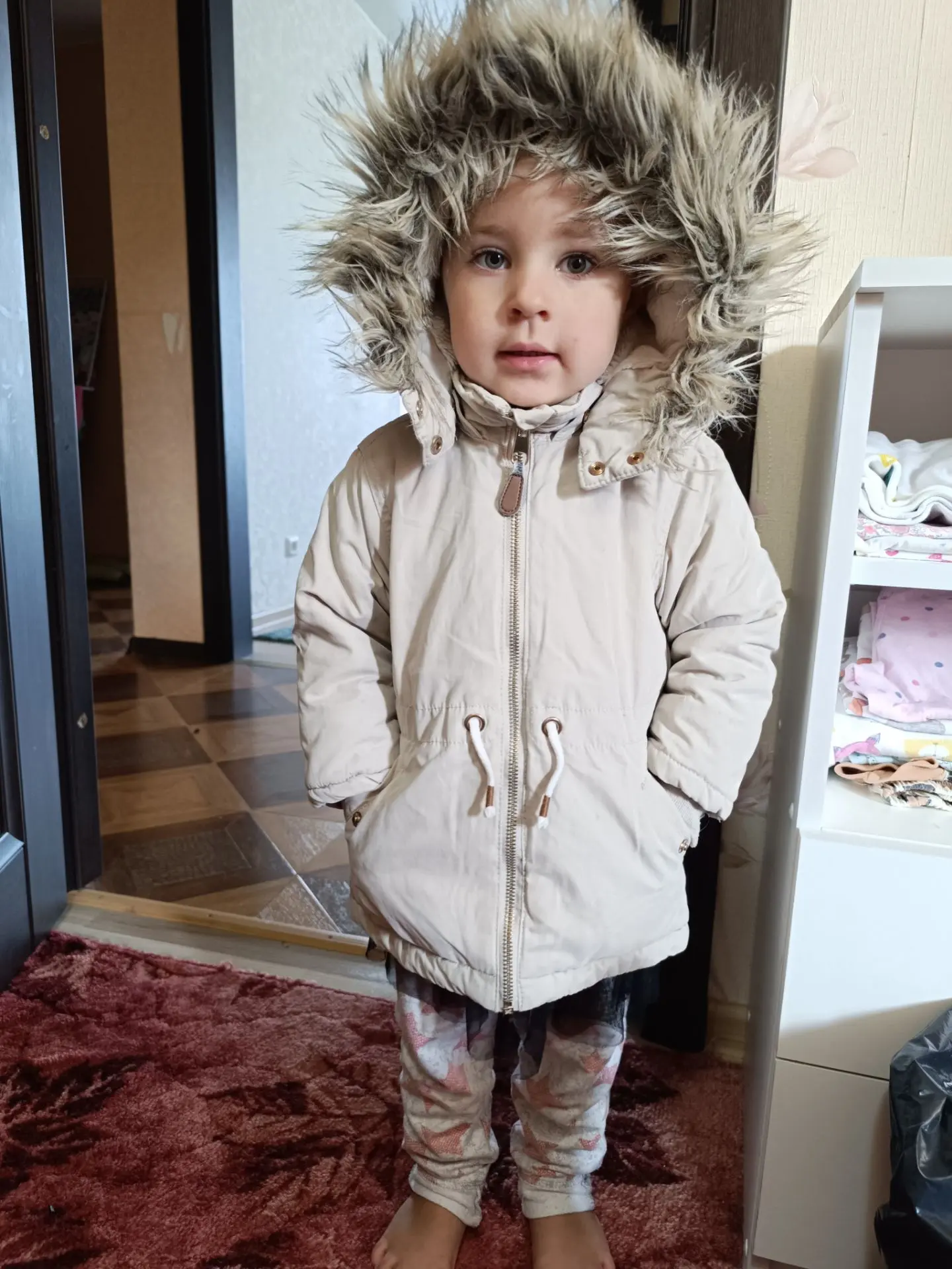 Как с этой помощницей разбирать шкаф? 🤣🤣🤣.