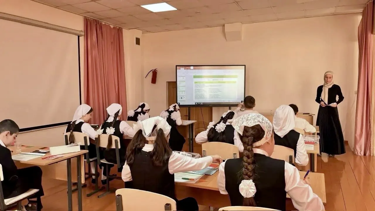 В АРГУНЕ СОСТОЯЛСЯ «УРОК НА СЦЕНЕ» ПО ТРУДУ (ТЕХНОЛОГИИ) ДЛЯ УЧИТЕЛЕЙ НАЧАЛЬНЫХ КЛАССОВ  Дорогие дру