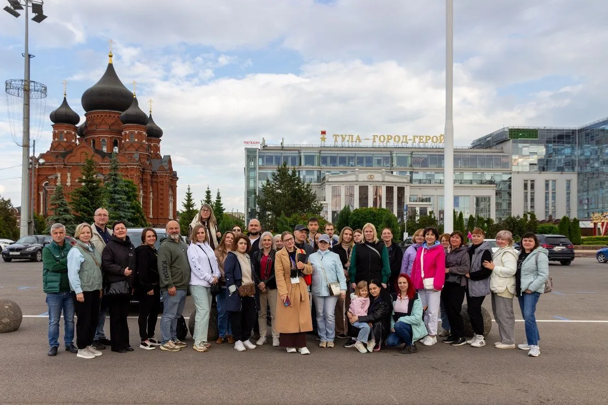 Благодаря Профкому сотрудники ВГЛТУ смогли оценить достопримечательности Тульской области
 
Первична