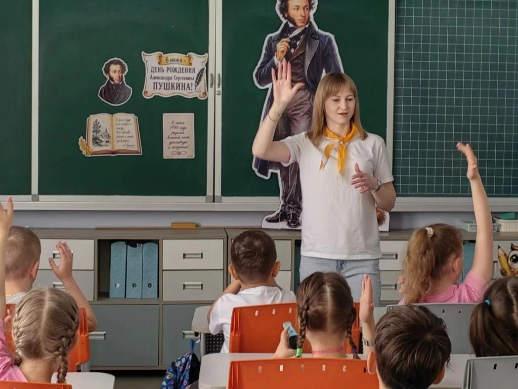 «Там чудеса, там леший бродит…»: Пушкинский день в нашем лагере! 🎩✨

✨6 июня вся страна отмечает де