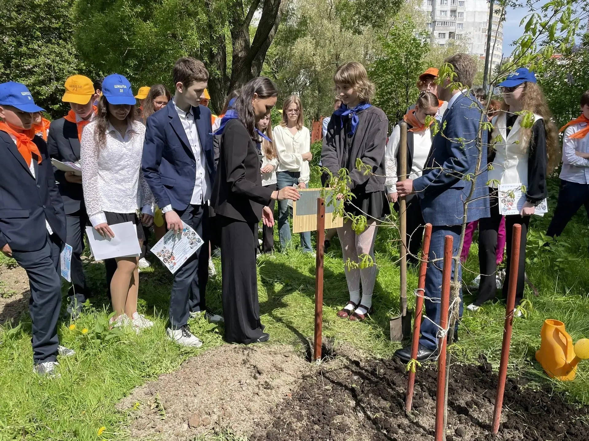 ✨🌳И ещё одно важное событие! 21 мая мы заложили памятную табличку у саженца дуба семьи Ганнибал.  Пр
