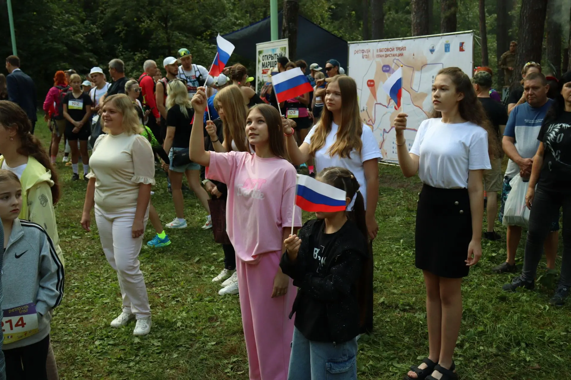 Петровский трейл и чемпионат по автозвуку продолжили День российского флага в Петровске