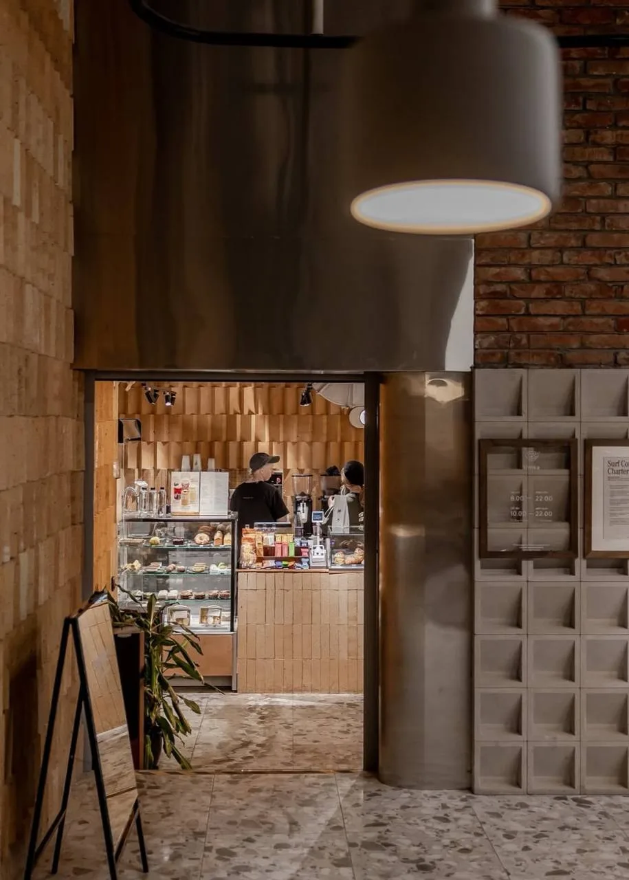 Пьем кофе в Surf Coffee бесплатно  Во всех кофейнях сети действует акция: первый посетитель получает