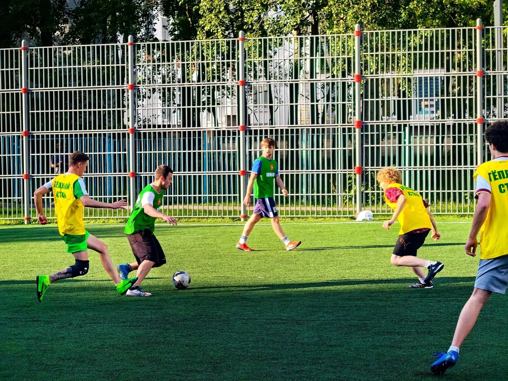 ⚽ Товарищеский матч Коньково – Тёплый Стан: победила дружба

Сегодня на футбольном поле по адресу: у