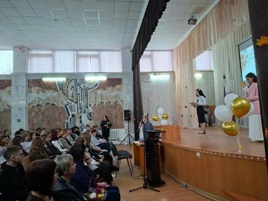 С ПЕРВЫМИ В ДЕНЬ ЗНАНИЙ📚