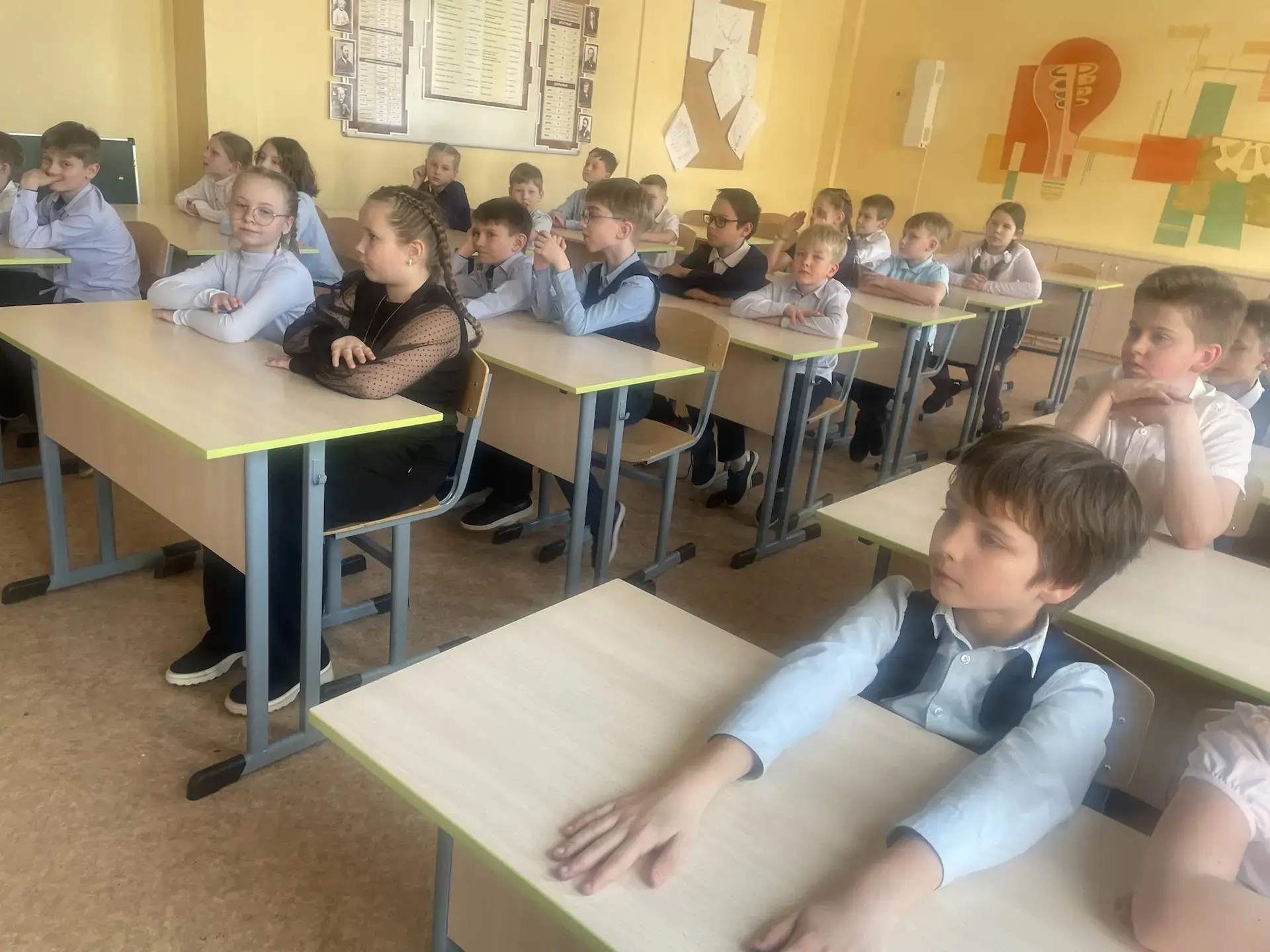 🧪 Физическое шоу — успех на все 100 %! 🧪  5 «Л» класс устроил крутые научные эксперименты для ребят 