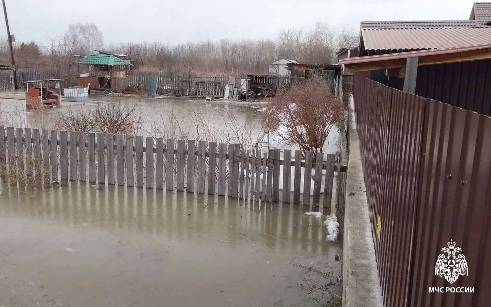 ❗️Паводковая обстановка на 14 апреля    Уровень воды в Томи в районе Лагерного сада составляет 680 с