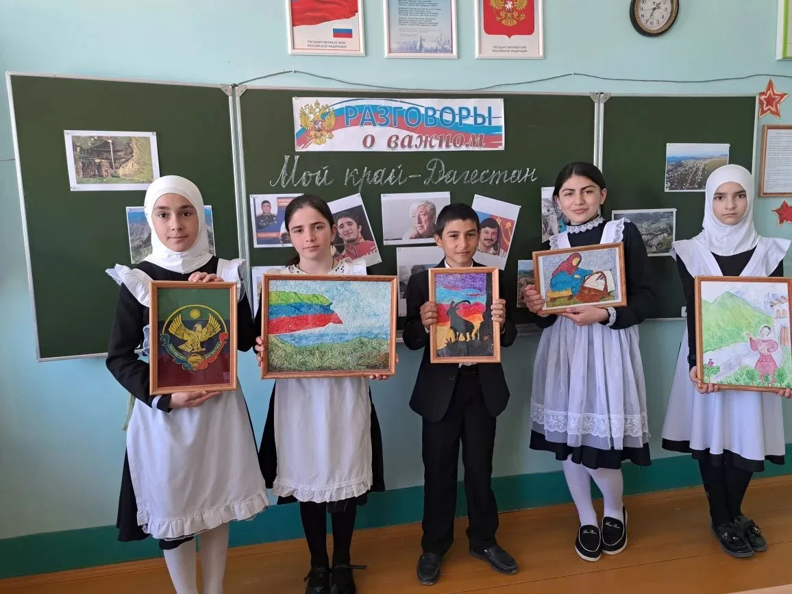 В 5Б классе прошёл классный час на тему «Мой край — Дагестан» ❤️