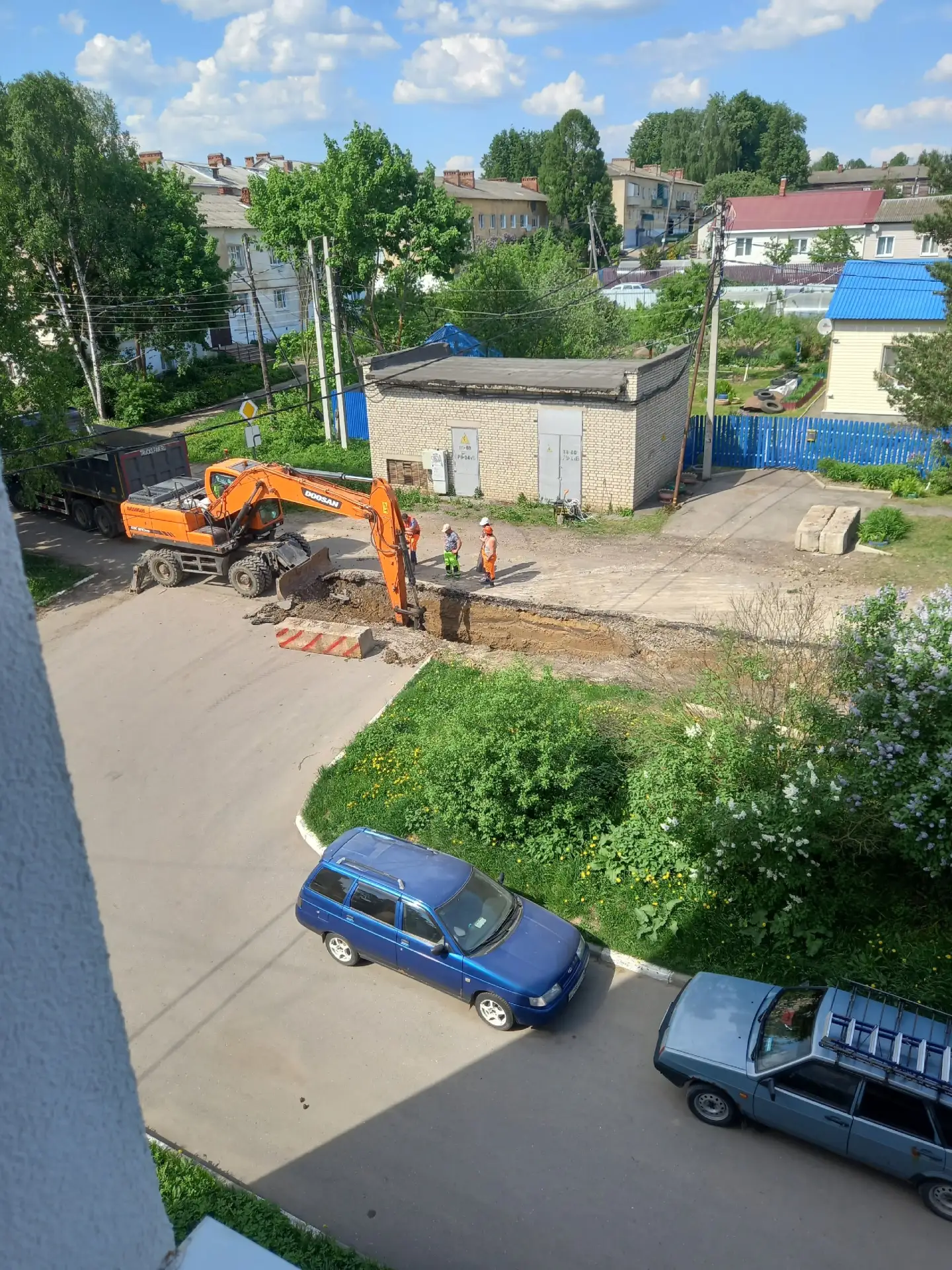 Я всё понимаю, новые трубы для отопления и горячей воды это очень хорошо. Почему б....ь...