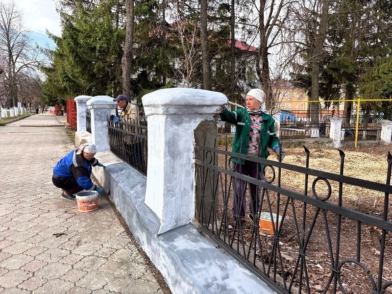 В Лениногорске стартовал общегородской субботник. Глава района Марат Гирфанов поблагодарил всех, кто