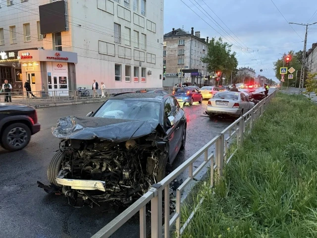 Стало известно, кто пострадал в массовом ДТП на Красноармейской в Петрозаводске  22 мая в 19:24 на п