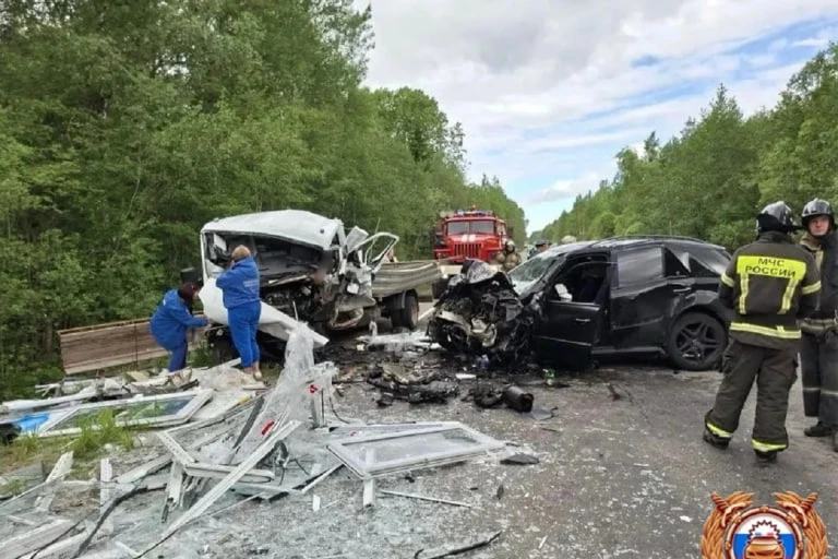 Появились кадры с места смертельной аварии в Конаковском округе  Утром 27 мая на 13-м километре авто