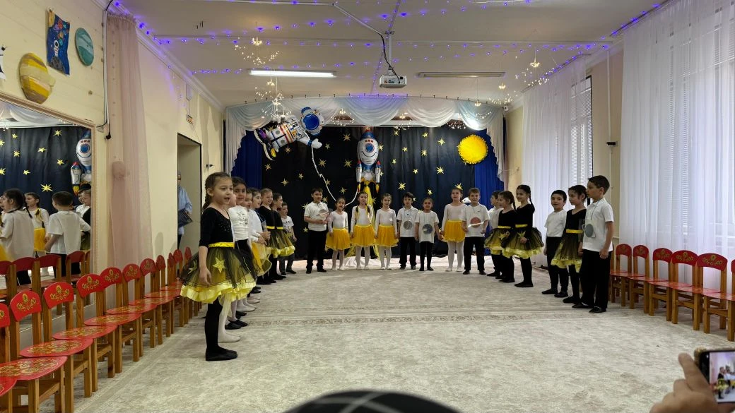 В подготовительной группе состоялся музыкально - спортивный досуг, посвящённый Дню косм...