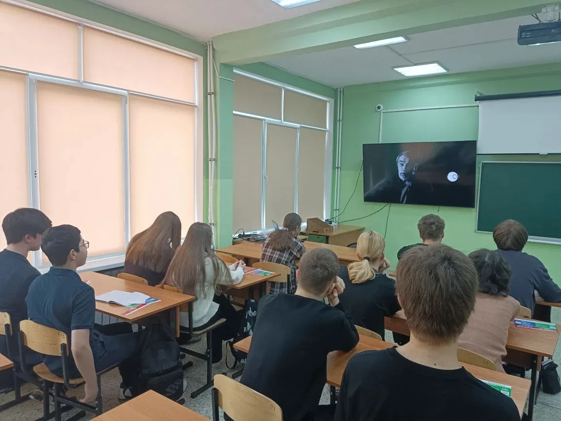 🎬 В рамках марафона «Наследники Победы» в нашем ЦО прошла акция «Кино Победы»  Наши ученики присоеди