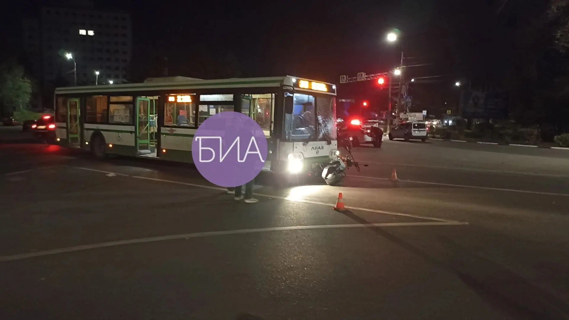 Возле проходной Стекольного завода произошло ДТП, столкнулись рейсовый автобус 245 марш...