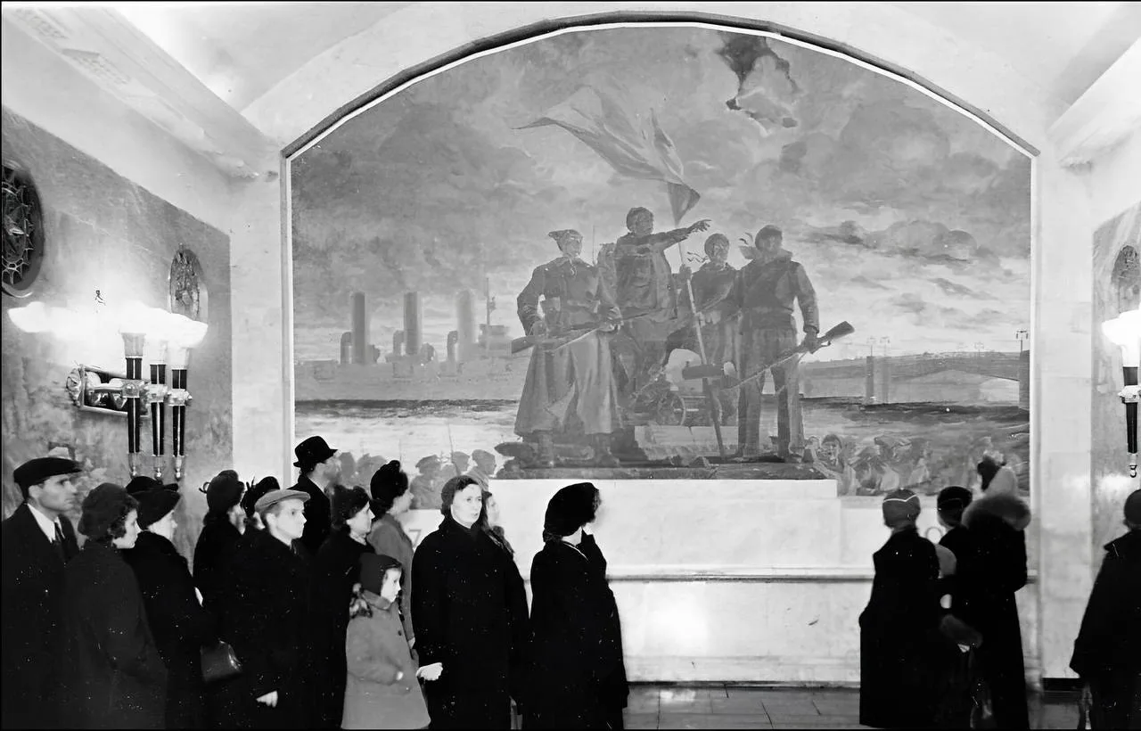 Ленинградцы осматривают станцию «Балтийская»

🗓️ 1955 год

👉 Читайте официальный канал Питера в MA