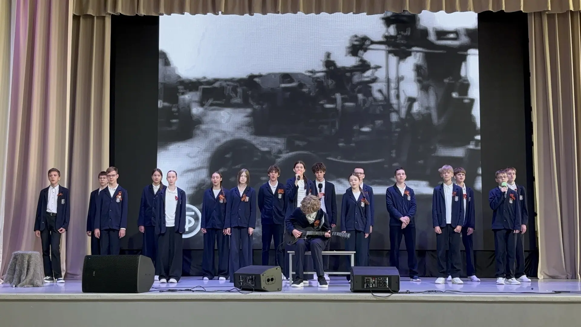 🎶В лицее состоялся фестиваль инсценированной военно-патриотической песни «Строка, опаленная войной»,