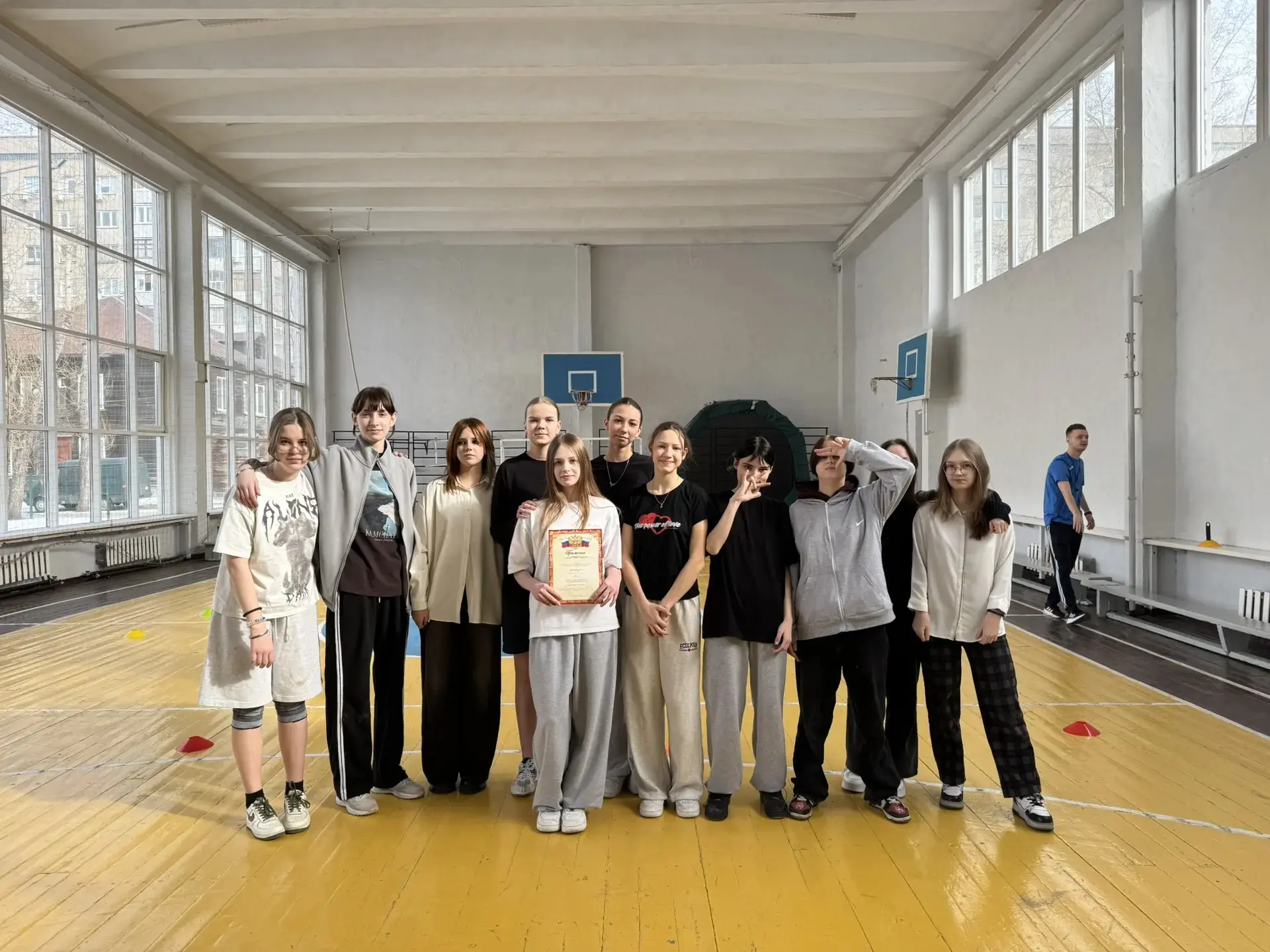 Девчонки в спорте: как прошли «Веселые старты» к 8 марта 🌷  В нашей школе прошли «Веселые старты», п