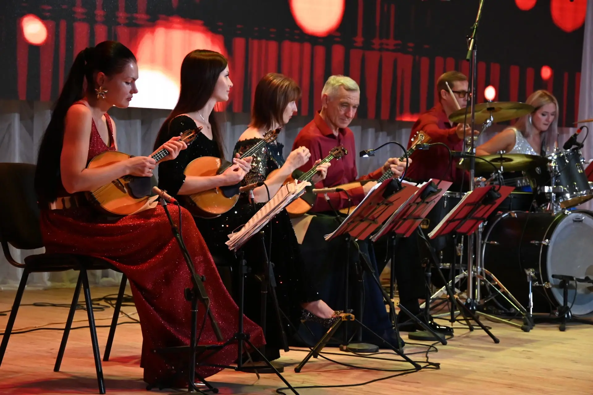 🎶Камерно-инструментальный ансамбль «Киевская Русь» исполнил золотые жемчужины своего р...