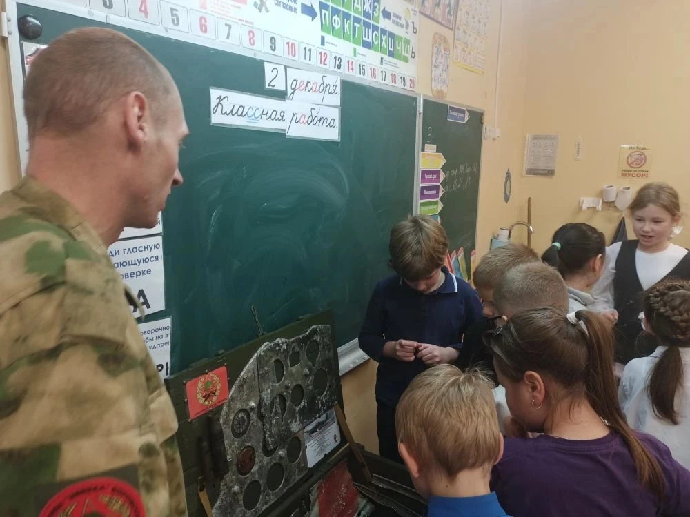 Во 2д в пятницу состоялась очень интересная встреча с поисковым отрядом "Звезда".   Как отряд осущес