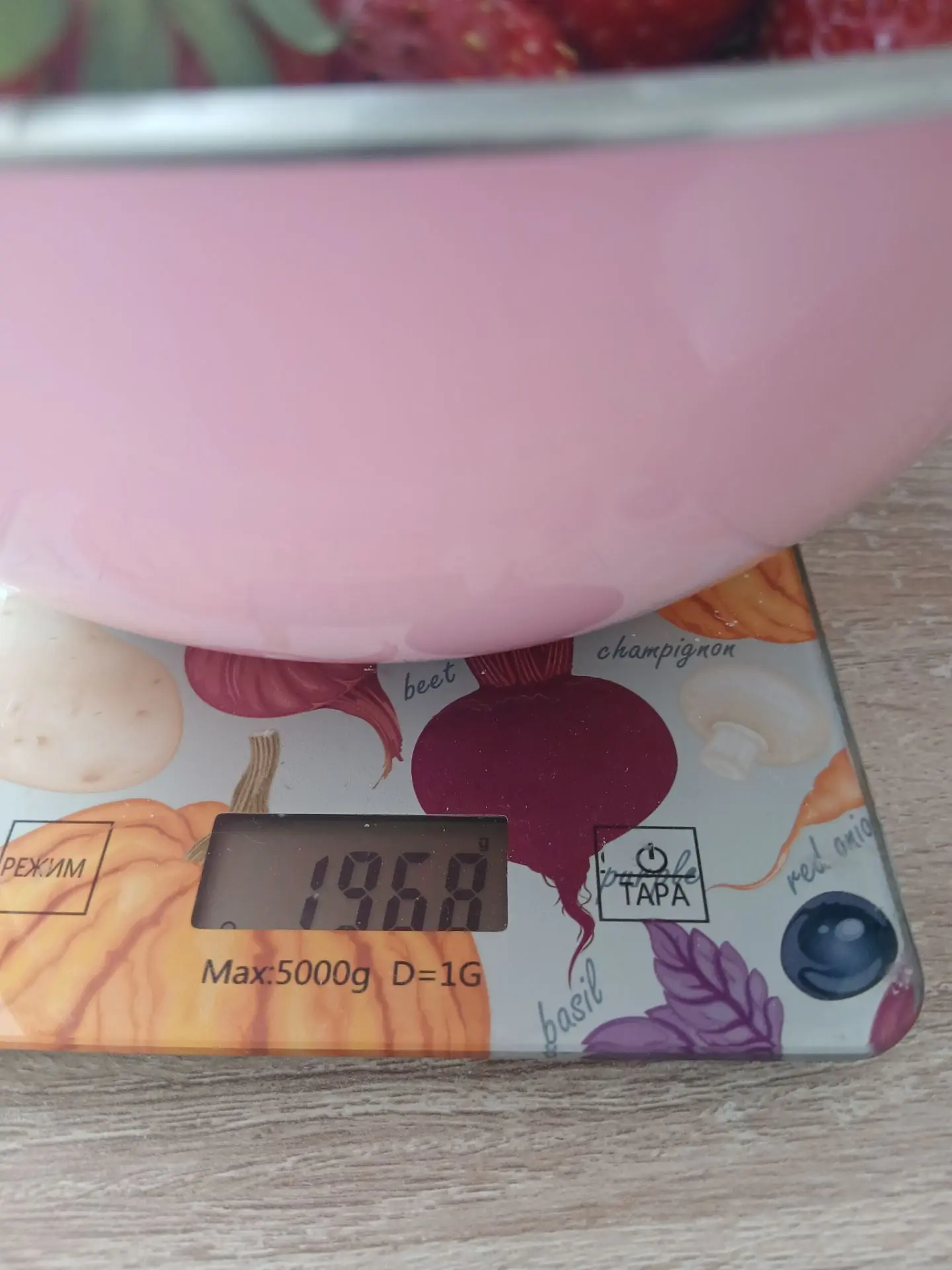 В одном ящике почти 2 кг.