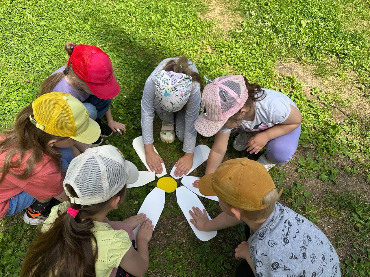 👦👧👧Будни нашего детского сада🌸Праздник в детском саду☀

Маленькое солнце на моей ладошке –
Белая