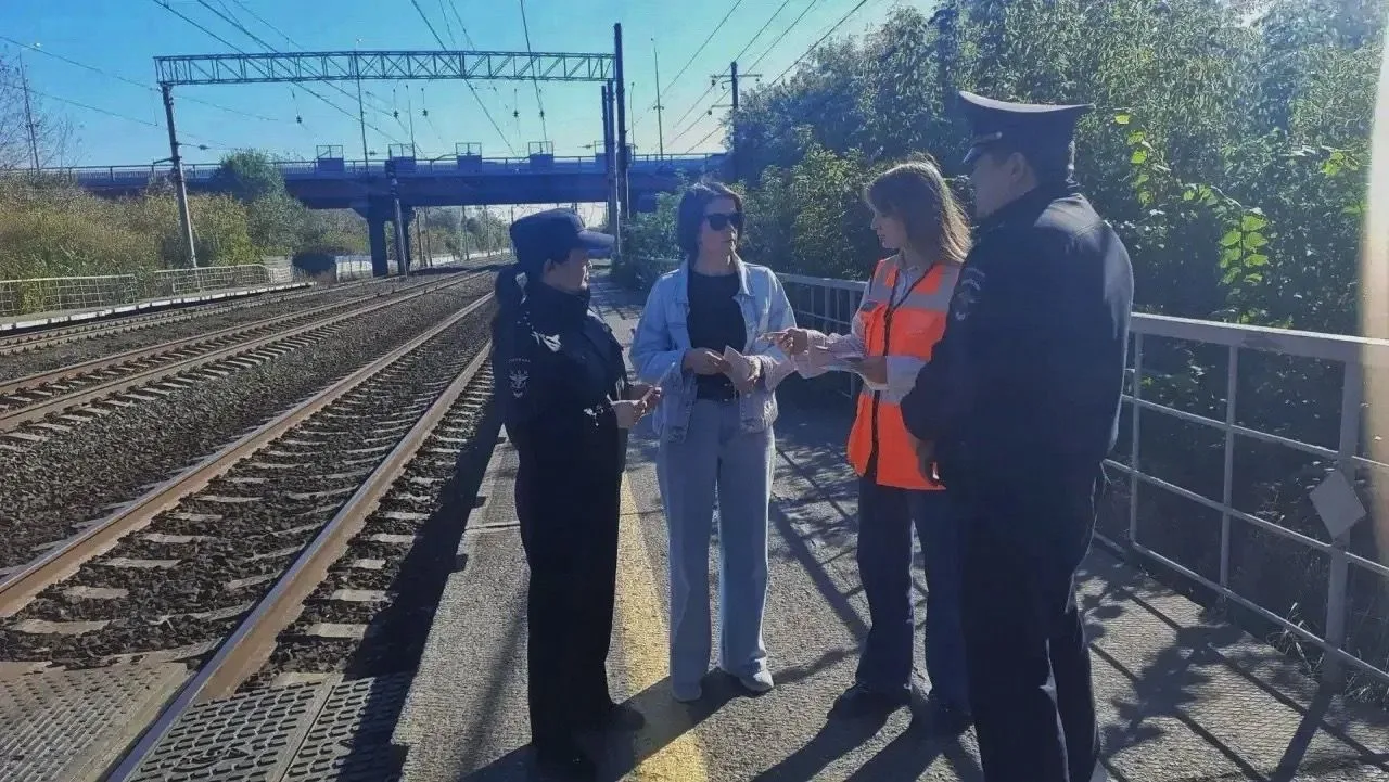 Транспортные полицейские Тюмени приняли участие в акции «Безопасность на железной дороге»