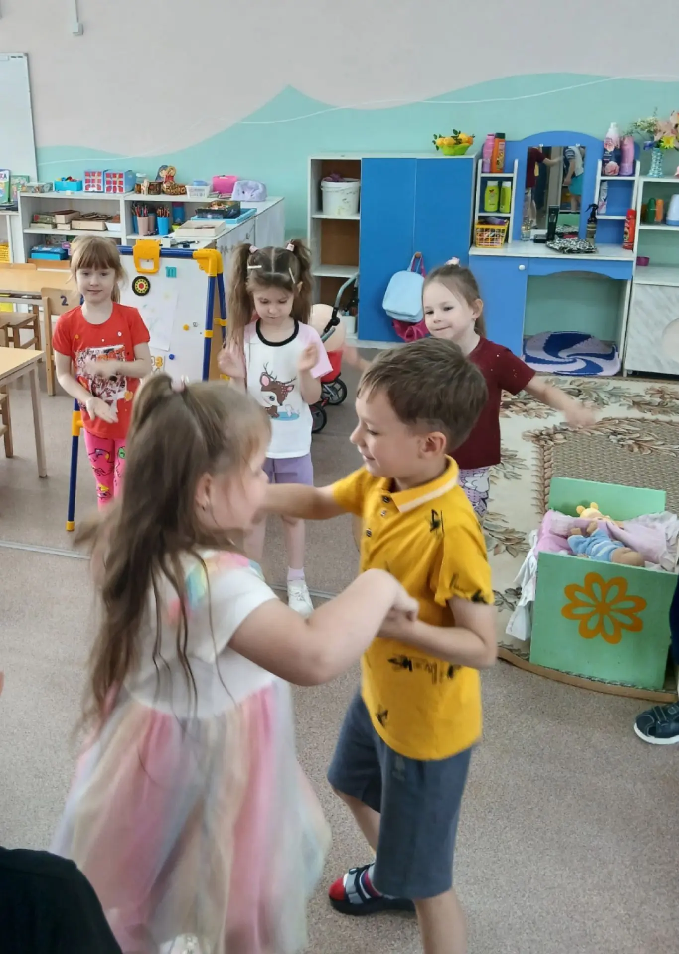 День рождения в детском саду — это всегда море улыбок и радости! 🎉
Традиция отмечать дни рождения д