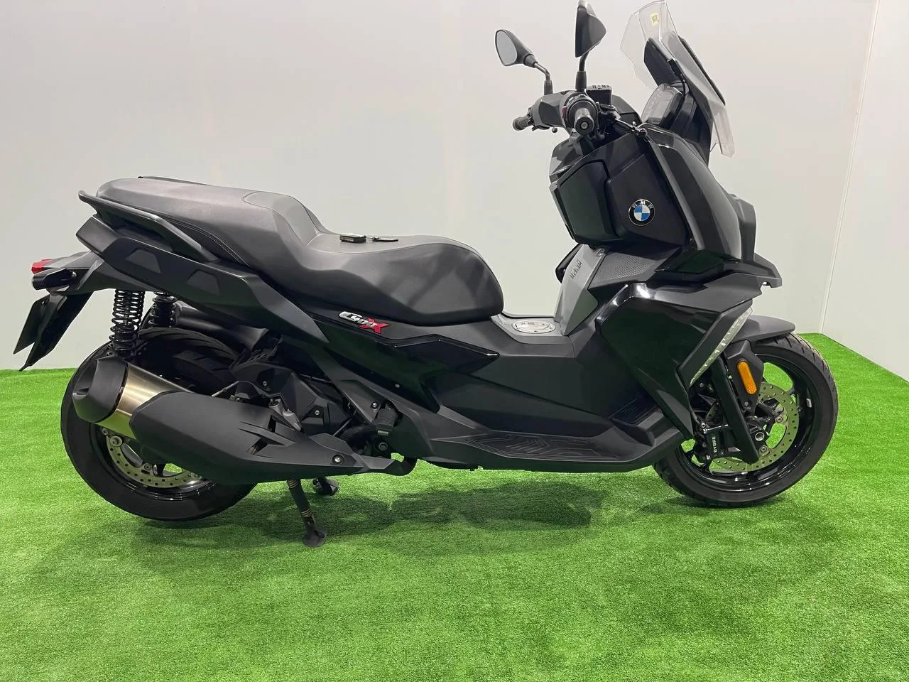 BMW C400X в наличии во Владивостоке  Характеристики:  - 2019 год - объем 350 см3 - Аукцион AUCNET - 